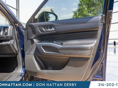 Used 2023 Nissan Pathfinder SL AWD/4WD image 25