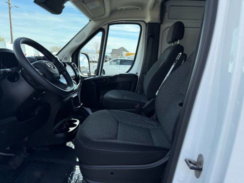 Used 2025 RAM ProMaster 2500 w/ Convenience Group image 15