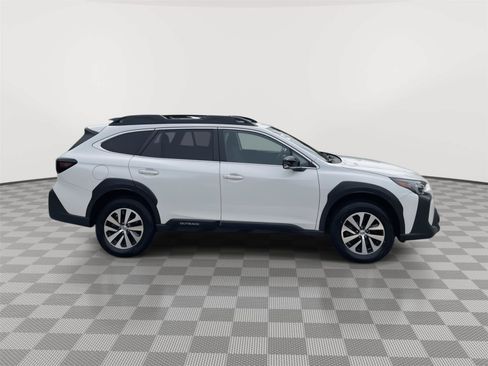 Used 2024 Subaru Outback Premium AWD/4WD image 3