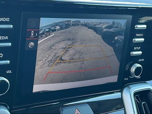 Used 2022 Kia Sorento LX image 16