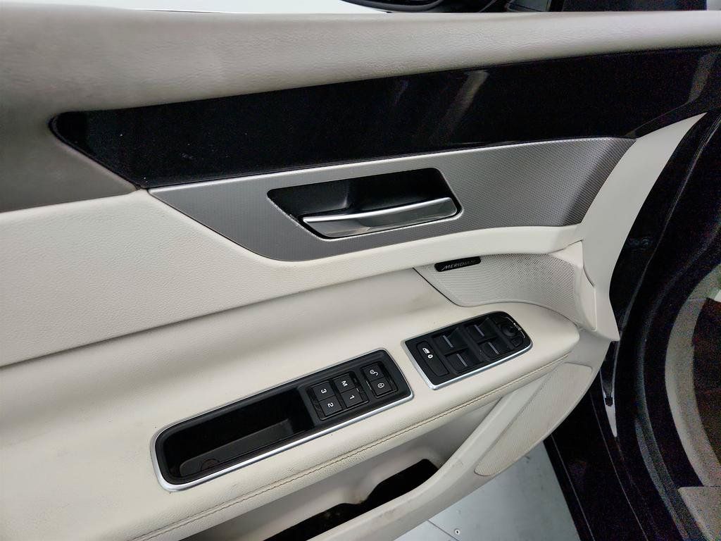 Used 2016 Jaguar XF Prestige RWD image 22