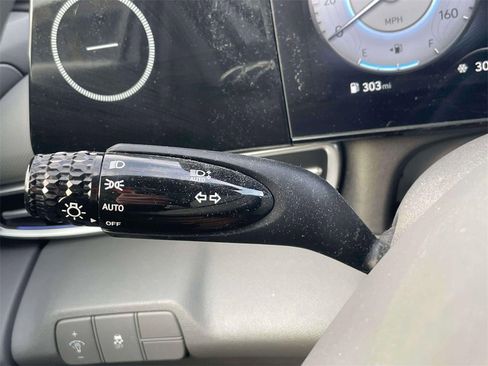 Certified 2024 Hyundai Elantra SEL image 22