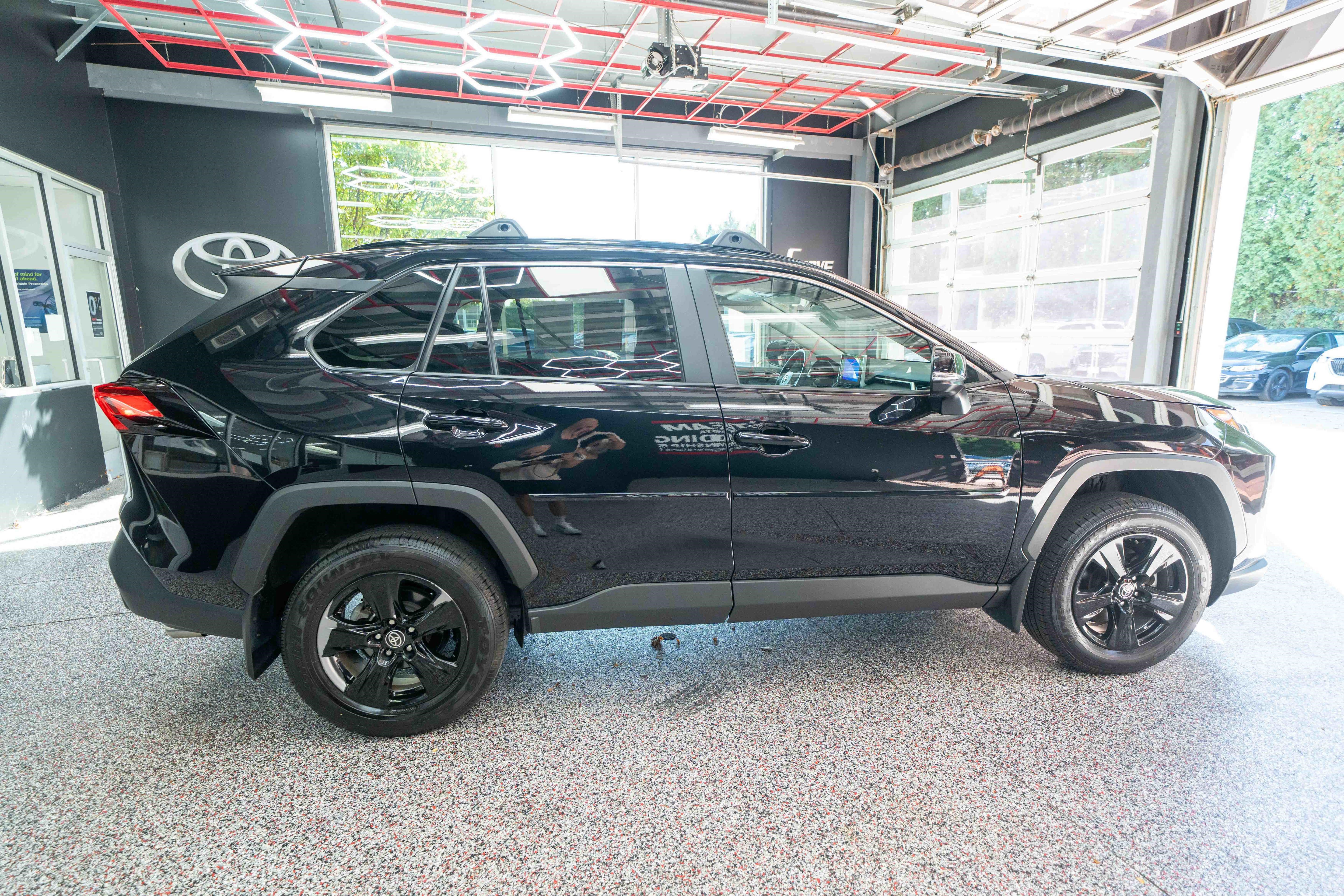Used 2025 Toyota RAV4 XLE w/ Convenience Package AWD/4WD image 5