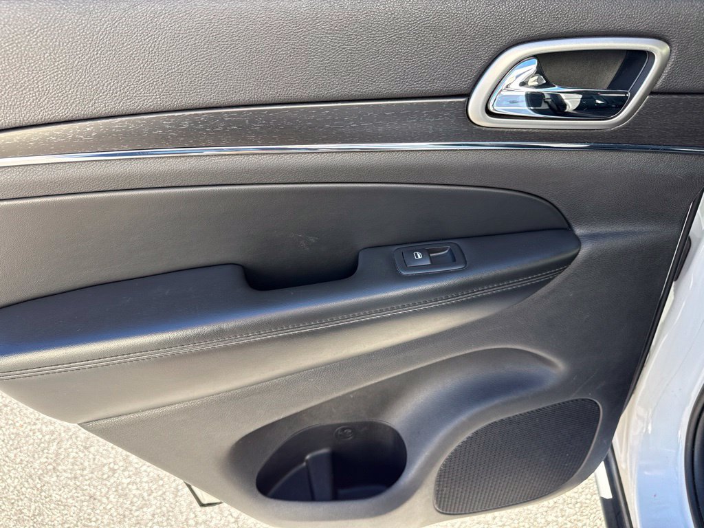 Used 2018 Jeep Grand Cherokee Limited AWD/4WD image 12