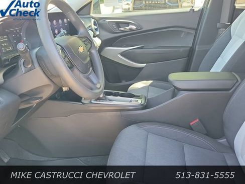 Used 2025 Chevrolet Trax LS w/ Driver Confidence Package FWD image 23