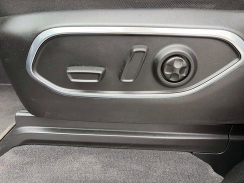 Used 2024 Jeep Wagoneer L Series II w/ Flexible Seating Group AWD/4WD image 21