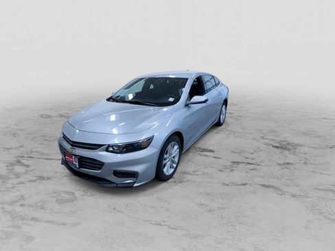 Used 2018 Chevrolet Malibu LT w/ Driver Confidence Package image 6