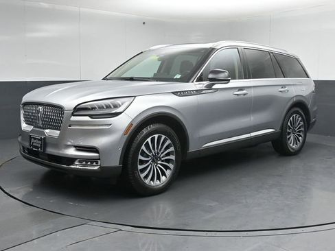 Used 2020 Lincoln Aviator Reserve w/ Equipment Group 201A image 3