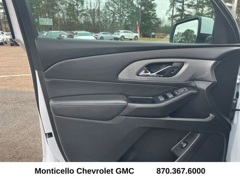 Used 2023 Chevrolet Traverse LT image 10