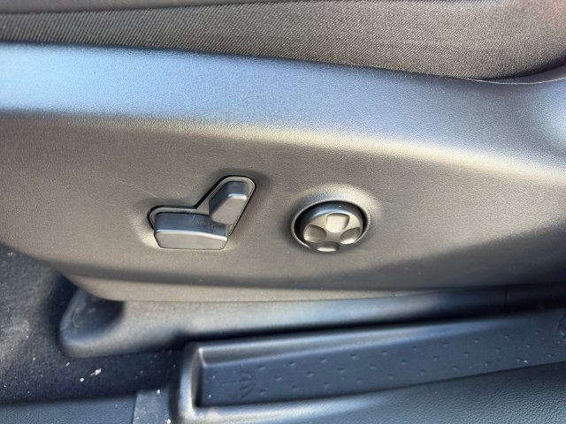 New 2027 Chrysler Pacifica Select AWD/4WD image 15
