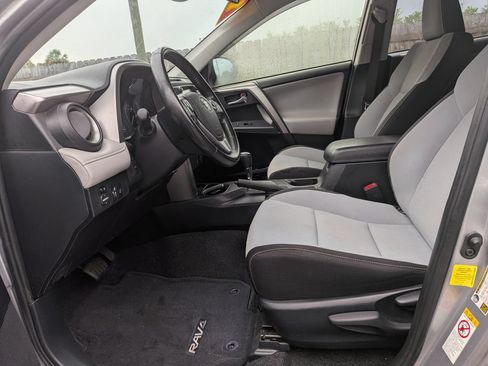 Used 2018 Toyota RAV4 XLE FWD image 2