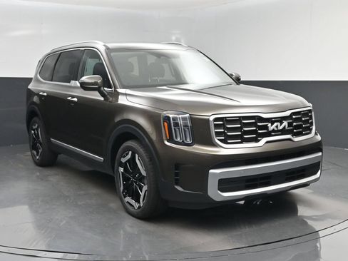 Certified 2025 Kia Telluride S FWD image 8