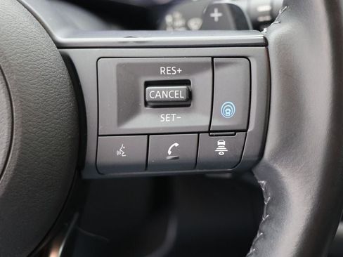 Used 2024 Nissan Pathfinder SV image 19