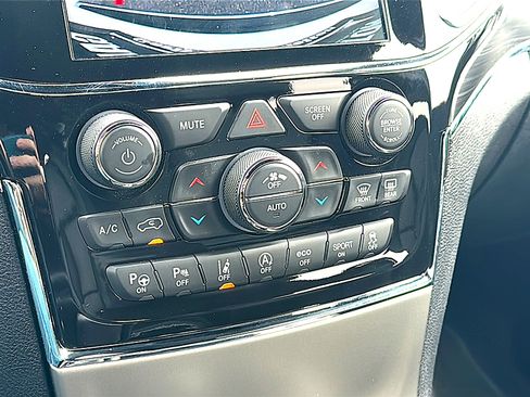 Used 2021 Jeep Grand Cherokee Limited image 35