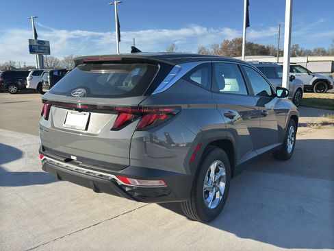 Certified 2024 Hyundai Tucson SE image 5