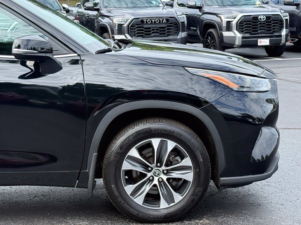Used 2023 Toyota Highlander XLE AWD/4WD image 11