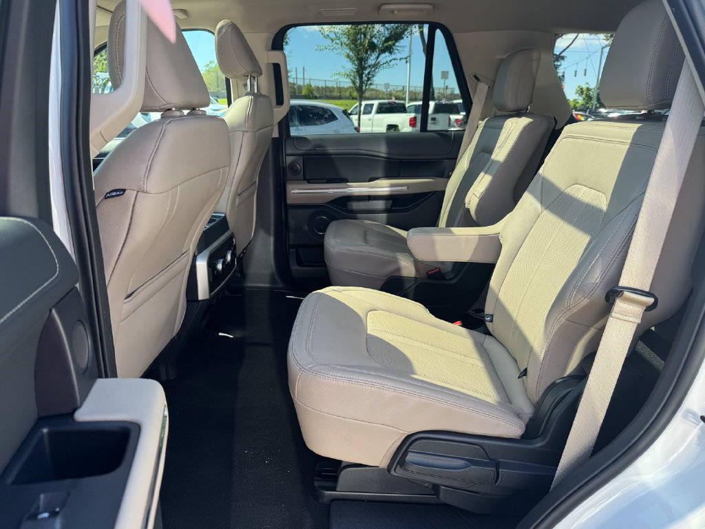 Used 2024 Ford Expedition Limited AWD/4WD image 38