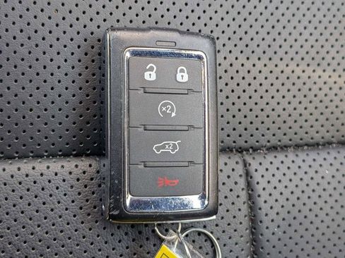 Used 2025 Jeep Grand Cherokee Overland w/ Luxury Tech Group IV AWD/4WD image 31
