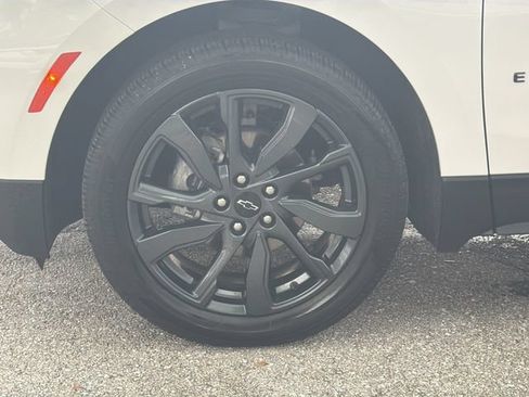 Used 2023 Chevrolet Equinox RS w/ RS Leather Package FWD image 11
