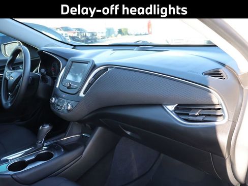 Used 2018 Chevrolet Malibu LT image 11