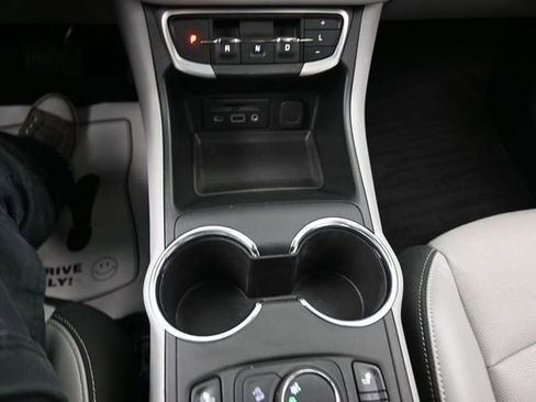 Used 2022 GMC Terrain SLT FWD image 11