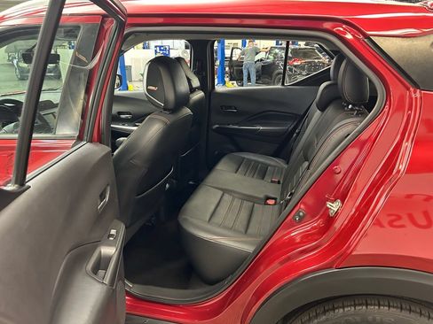 Used 2019 Nissan Kicks SR w/ SR Premium Package FWD image 14