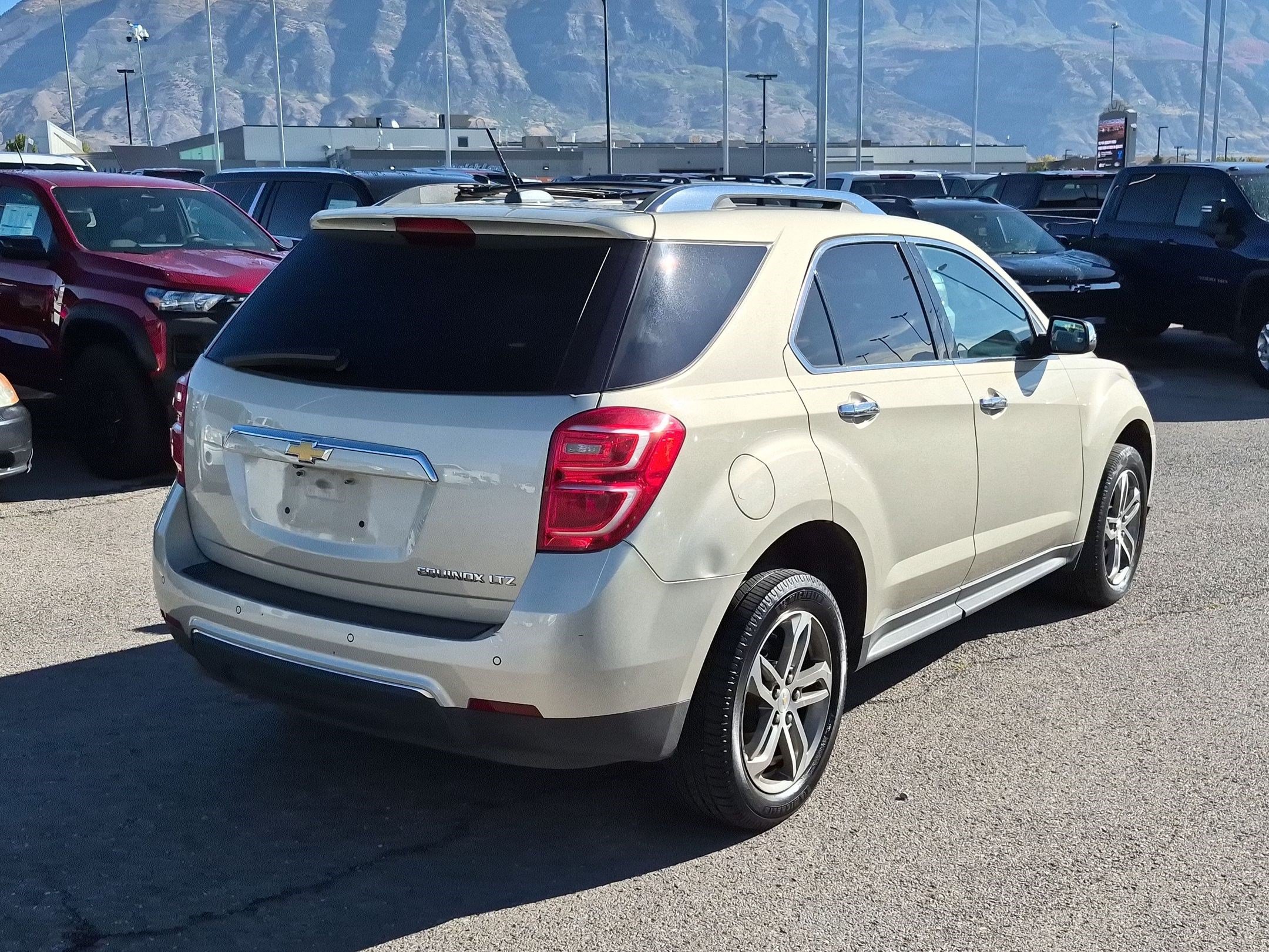 Used 2016 Chevrolet Equinox LTZ w/ Enhanced Convenience Package FWD image 3