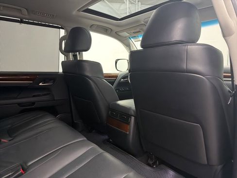 Used 2020 Lexus LX 570 4WD w/ Luxury Package image 26