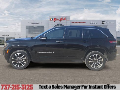 Used 2022 Jeep Grand Cherokee Overland image 2