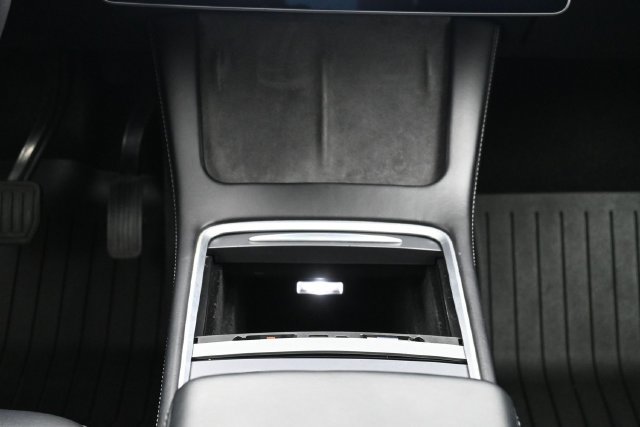 Used 2022 Tesla Model Y Long Range AWD/4WD image 22
