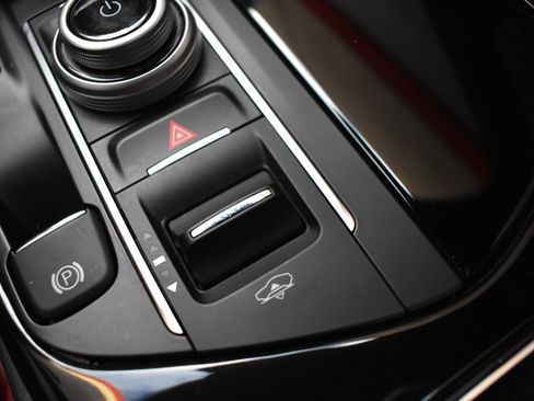 Used 2021 Maserati Levante S GranSport image 40