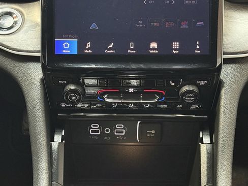 Used 2025 Jeep Grand Cherokee Limited image 22