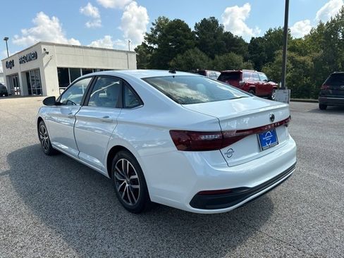 Certified 2025 Volkswagen Jetta SE image 5