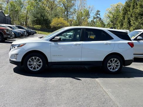 Used 2021 Chevrolet Equinox LS w/ LS Convenience Package image 4