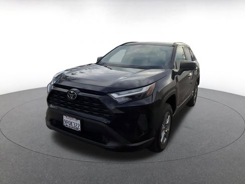 Used 2025 Toyota RAV4 LE image 7