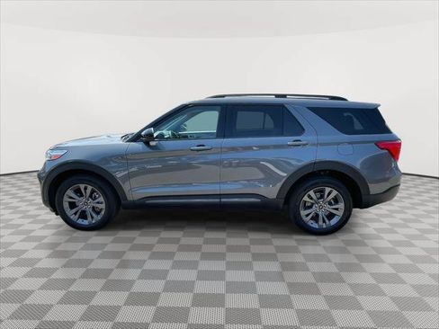 Used 2022 Ford Explorer XLT w/ Equipment Group 202A AWD/4WD image 4