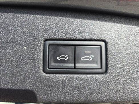 Used 2019 Volkswagen Tiguan SEL Premium image 16