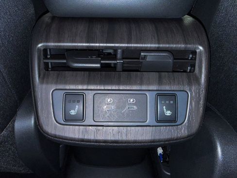 Used 2025 Nissan Ariya EVOLVE+ e-4ORCE image 39