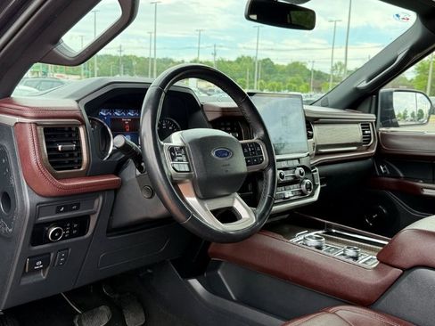 Used 2024 Ford Expedition Limited AWD/4WD image 12