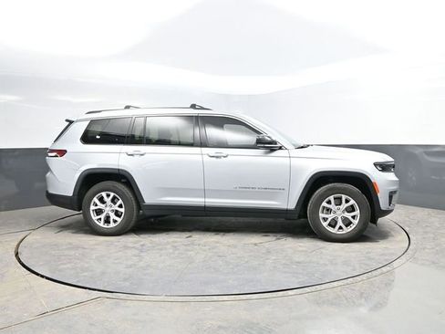 Used 2022 Jeep Grand Cherokee L Limited w/ Luxury Tech Group II image 12