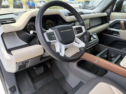 Used 2024 Land Rover Defender 110 X-Dynamic SE AWD/4WD image 21