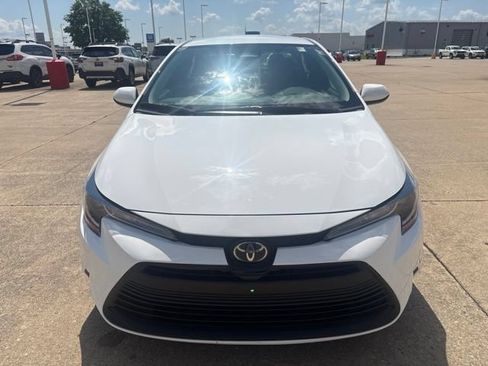 Used 2026 Toyota Corolla LE w/ LE Premium Package FWD image 3