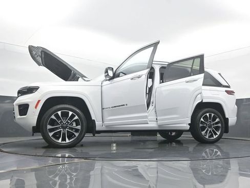 Used 2023 Jeep Grand Cherokee Overland AWD/4WD image 59