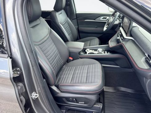 Used 2025 Ford Explorer ST-Line w/ Premium Package AWD/4WD image 28