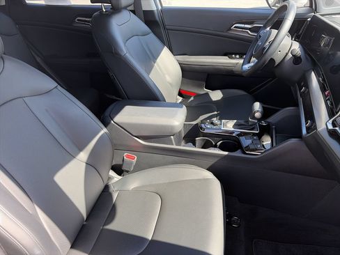 Used 2024 Kia Sportage EX FWD image 31