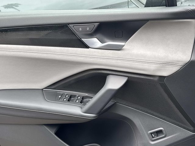 New 2026 Volkswagen Tiguan SE FWD image 16