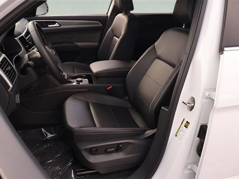 Used 2023 Volkswagen Atlas Cross Sport SE w/ Black Wheel Package image 12