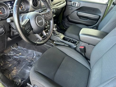 Used 2021 Jeep Gladiator Willys image 10
