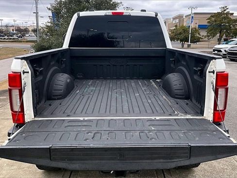 Used 2022 Ford F250 Lariat w/ Black Appearance Package image 31