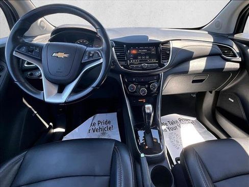 Used 2019 Chevrolet Trax Premier FWD image 16